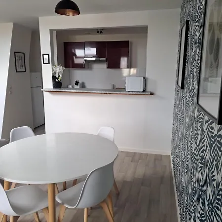 Du Crypto - Vue Imprenable Sur La Place Du Forum Reims